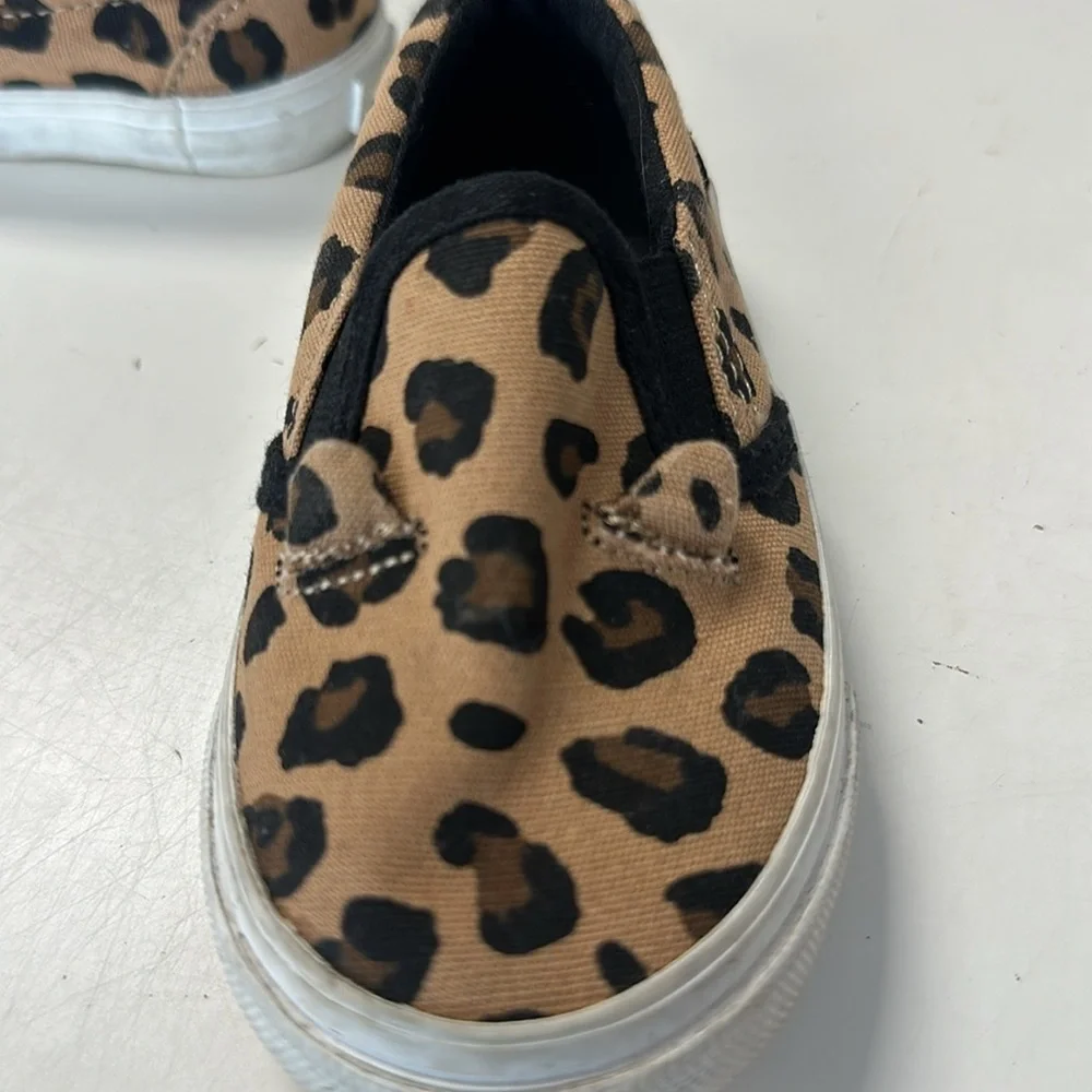 Old Navy Cheetah Print Slip on Shoes size 6
